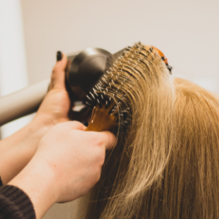 Curly Blow-Dry & Make-Up